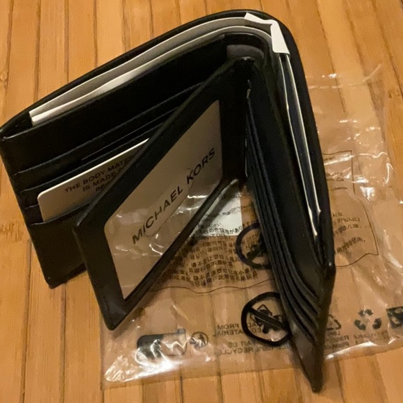 New Men’s Michael Kors Navy Bifold Wallet - Picture 3 of 6